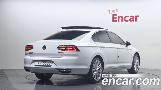 Volkswagen Passat 2.0 TDI 4Motion Prestige — пробег 65 458 км — фото 2 из 5