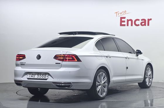 Volkswagen Passat 2.0 TDI 4Motion Prestige — пробег 65 458 км — фото 2 из 5