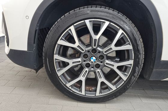 BMW X1 xDrive 20i xLine — пробег 94 291 км — фото 5 из 5