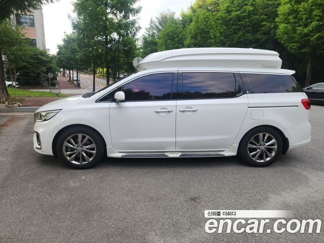 Kia Carnival 7-Seater Hi-Limousine (Special) — пробег 67 800 км — фото 3 из 5