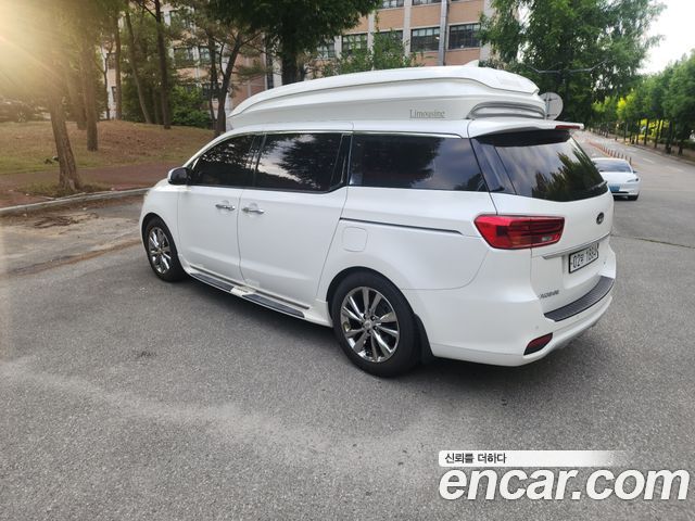 Kia Carnival 7-Seater Hi-Limousine (Special) — пробег 67 800 км — фото 4 из 5