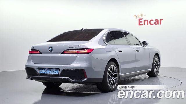 BMW i7 xDrive 60 M sport — пробег 20 555 км — фото 2 из 5