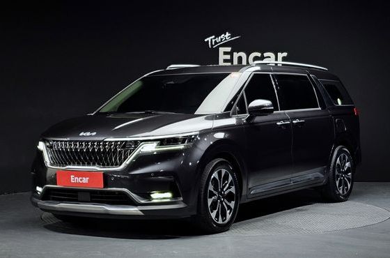 Kia Carnival 9-Seater Signature — пробег 69 183 км — фото 1 из 5