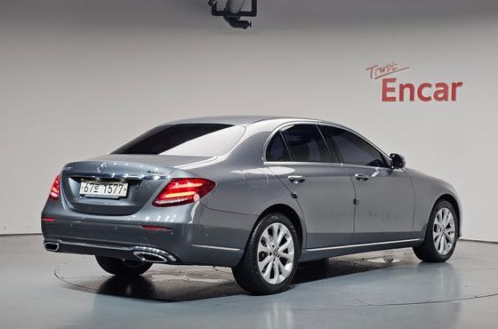 Mercedes-Benz E-Class E220d 4MATIC Exclusive — пробег 105 449 км — фото 2 из 5