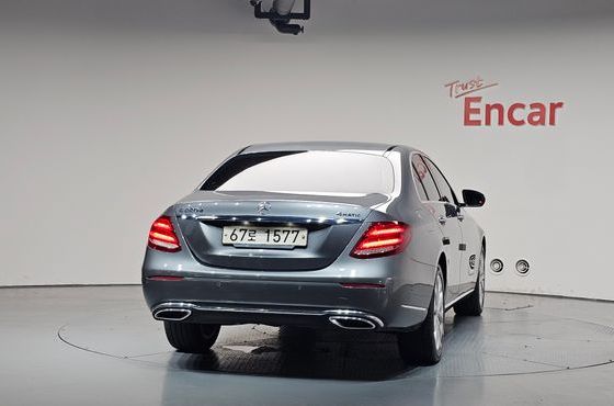Mercedes-Benz E-Class E220d 4MATIC Exclusive — пробег 105 449 км — фото 4 из 5
