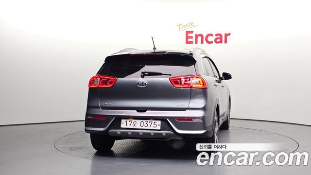 Kia Niro Prestige — пробег 134 336 км — фото 4 из 5