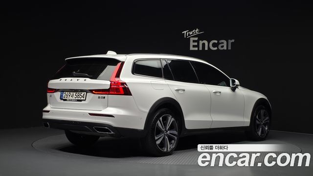 Volvo V60 B5 Pro AWD — пробег 75 163 км — фото 2 из 5