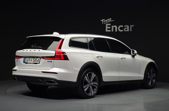 Volvo V60 B5 Pro AWD — пробег 75 163 км — фото 2 из 5