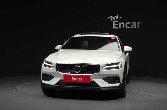 Volvo V60 B5 Pro AWD — пробег 75 163 км — фото 3 из 5