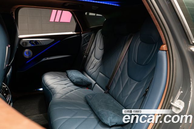 BMW XM 4.4 — пробег 5 500 км — фото 5 из 5
