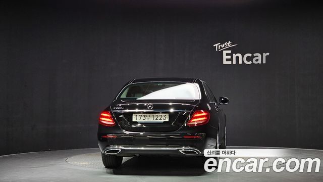 Mercedes-Benz E-Class E220d Exclusive — пробег 34 787 км — фото 4 из 5