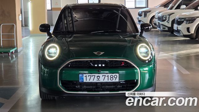 Mini Cooper 5 Door Favoured — пробег 5 022 км — фото 1 из 5