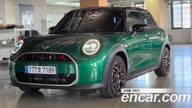 Mini Cooper 5 Door Favoured — пробег 5 022 км — фото 2 из 5