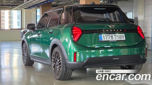 Mini Cooper 5 Door Favoured — пробег 5 022 км — фото 3 из 5