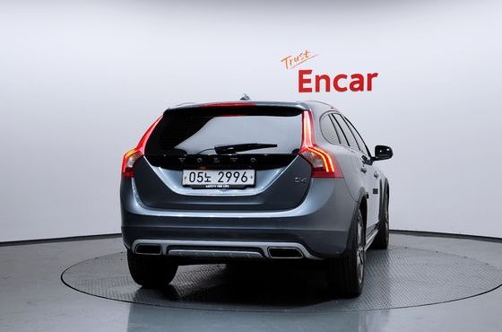 Volvo V60 D4 — пробег 98 333 км — фото 4 из 5