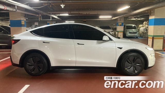 Tesla Model Y Premium RWD — пробег 300 км — фото 3 из 5
