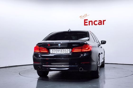 BMW 5-Series 520i Luxury — пробег 104 625 км — фото 4 из 5