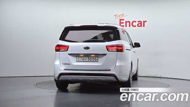 Kia Carnival из Кореи Encar