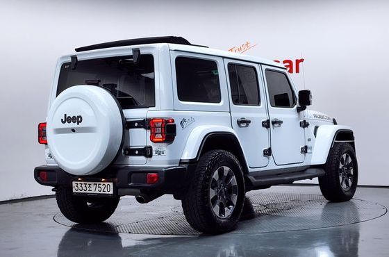 Jeep Wrangler 2.0 Overland Power Top 4Door — пробег 131 472 км — фото 2 из 5