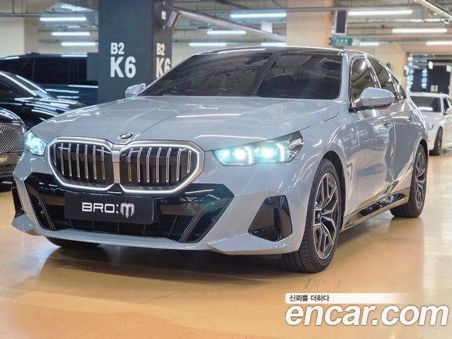 BMW 5-Series 520i M Sport — пробег 15 000 км — фото 1 из 5