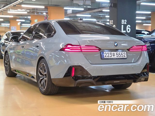 BMW 5-Series 520i M Sport — пробег 15 000 км — фото 3 из 5