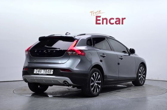 Volvo V40 D3 — пробег 51 749 км — фото 2 из 5