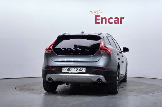 Volvo V40 D3 — пробег 51 749 км — фото 4 из 5