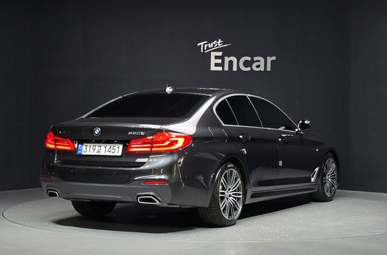 BMW 5-Series 520d xDrive M Sport Package Plus — пробег 48 647 км — фото 2 из 5
