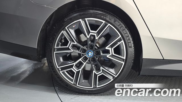 BMW 5-Series 530e xDrive M Sport — пробег 8 555 км — фото 5 из 5