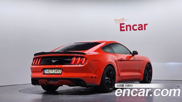 Ford Mustang Coupe — пробег 98 972 км — фото 2 из 5