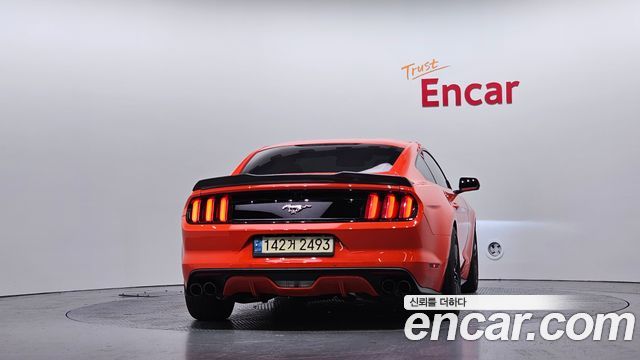 Ford Mustang Coupe — пробег 98 972 км — фото 4 из 5