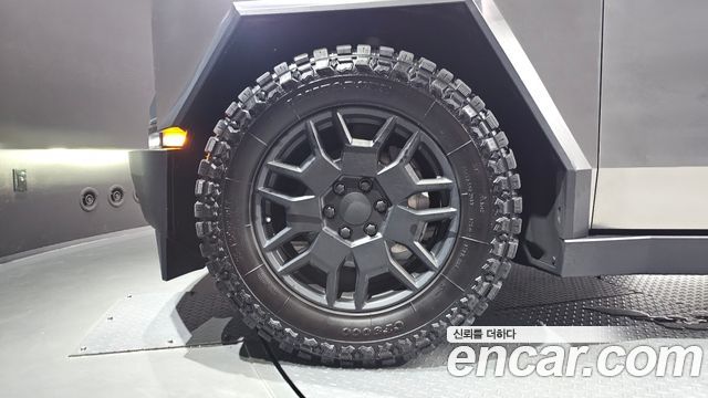 Tesla Cybertruck AWD — пробег 56 323 км — фото 5 из 5