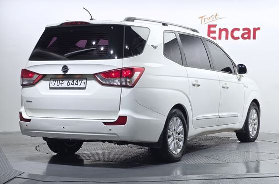 Ssangyong KORANDO 2WD GT 11-seater — пробег 137 980 км — фото 2 из 5