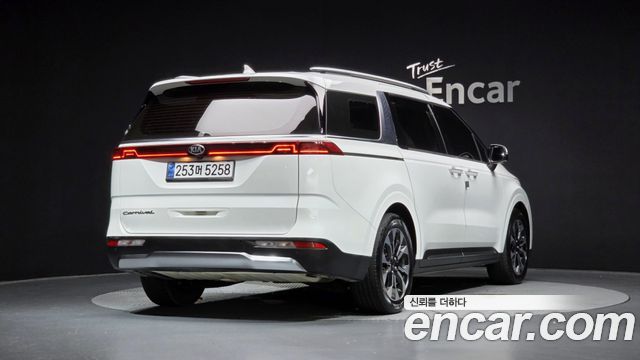 Kia Carnival 9-Seater Signature — пробег 112 677 км — фото 2 из 5