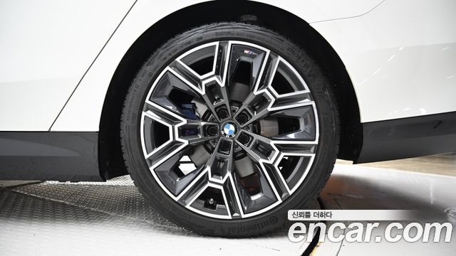 BMW 5-Series 530e M Sport — пробег 24 381 км — фото 5 из 5