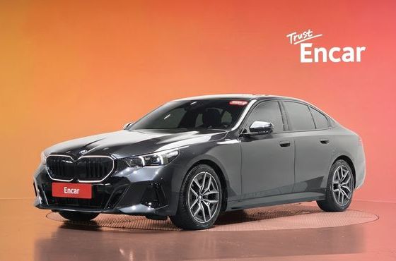 BMW 5-Series 520i M Sport — пробег 12 065 км — фото 1 из 5