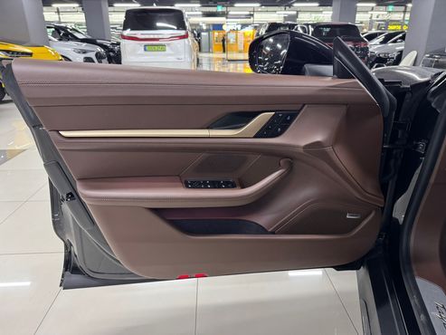 Porsche Taycan Turbo — пробег 13 600 км — фото 5 из 5