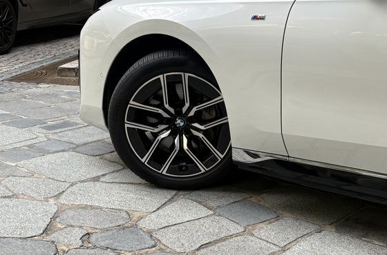 BMW i7 eDrive 50 M Sport — пробег 38 000 км — фото 5 из 5
