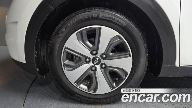 Kia Niro Prestige — пробег 188 611 км — фото 5 из 5