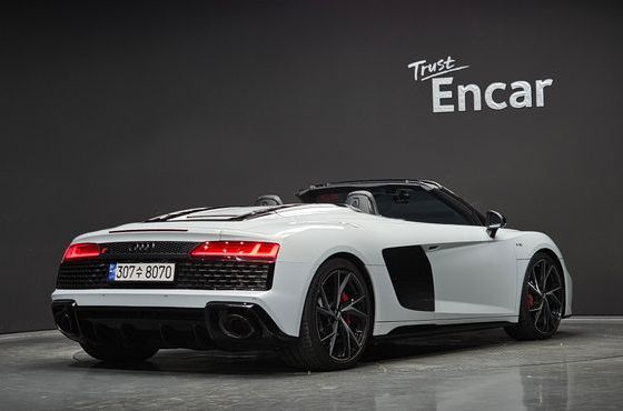 Audi R8 5.2 V10 Spyder — пробег 31 640 км — фото 2 из 5