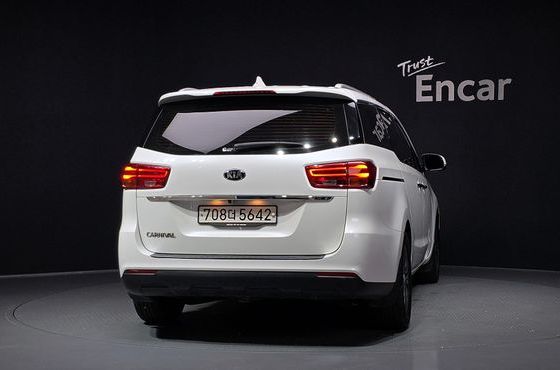 Kia Carnival 11-Seater Prestige — пробег 186 940 км — фото 4 из 5