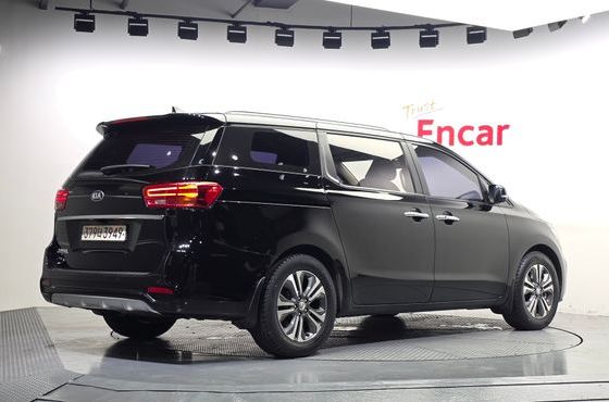 Kia Carnival 9-Seater Luxury — пробег 141 359 км — фото 2 из 5