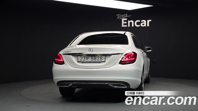 Mercedes-Benz C-Class C220 d Avantgarde — пробег 86 877 км — фото 4 из 5