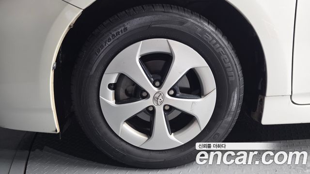 Toyota Prius 1.8 E — пробег 150 505 км — фото 5 из 5