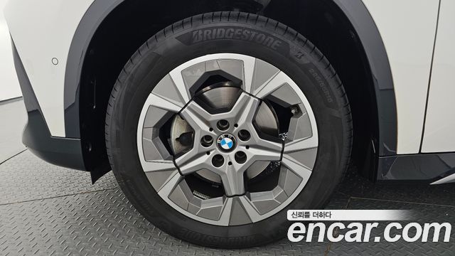 BMW X1 xDrive 20i xLine — пробег 11 251 км — фото 5 из 5