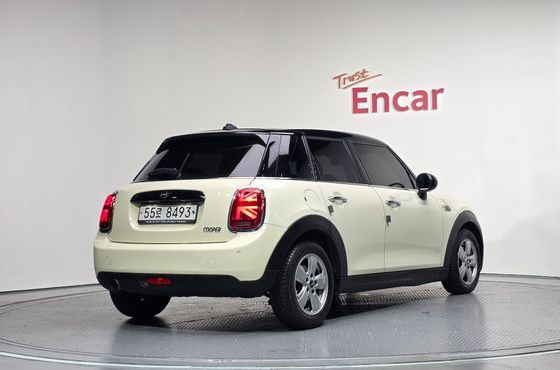 Mini Cooper 5Door Standard 3rd — пробег 50 917 км — фото 2 из 5