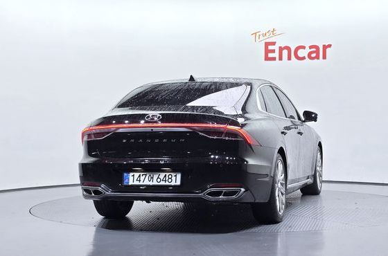 Hyundai Grandeur 2.5 Calligraphy — пробег 70 388 км — фото 4 из 5