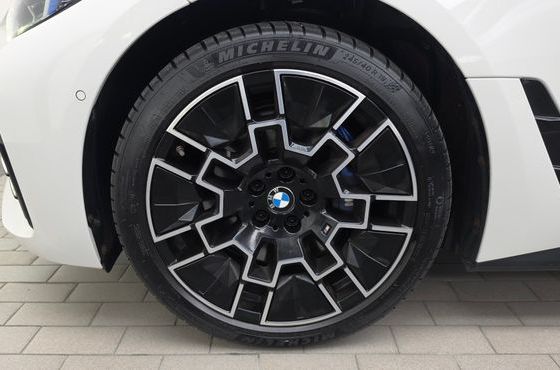 BMW i4 eDrive40 M Sports — пробег 17 548 км — фото 5 из 5