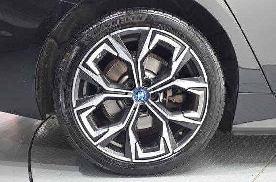BMW i4 eDrive40 M Sports — пробег 55 352 км — фото 5 из 5