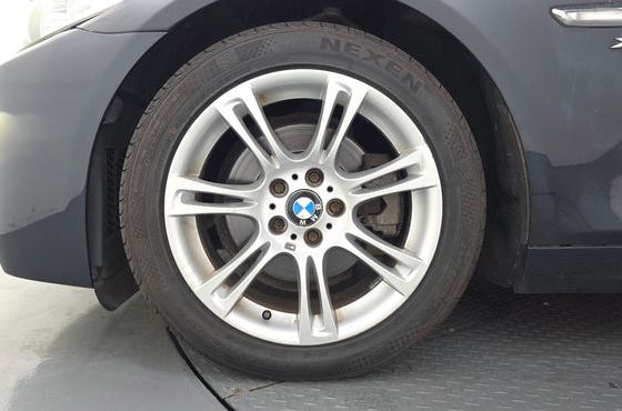 BMW 5-Series 525d xDrive M Sport Touring — пробег 187 295 км — фото 5 из 5